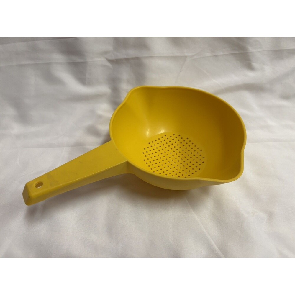 Tupperware Yellow 1 Quart Small Colander Strainer Double Pour Spout #1200